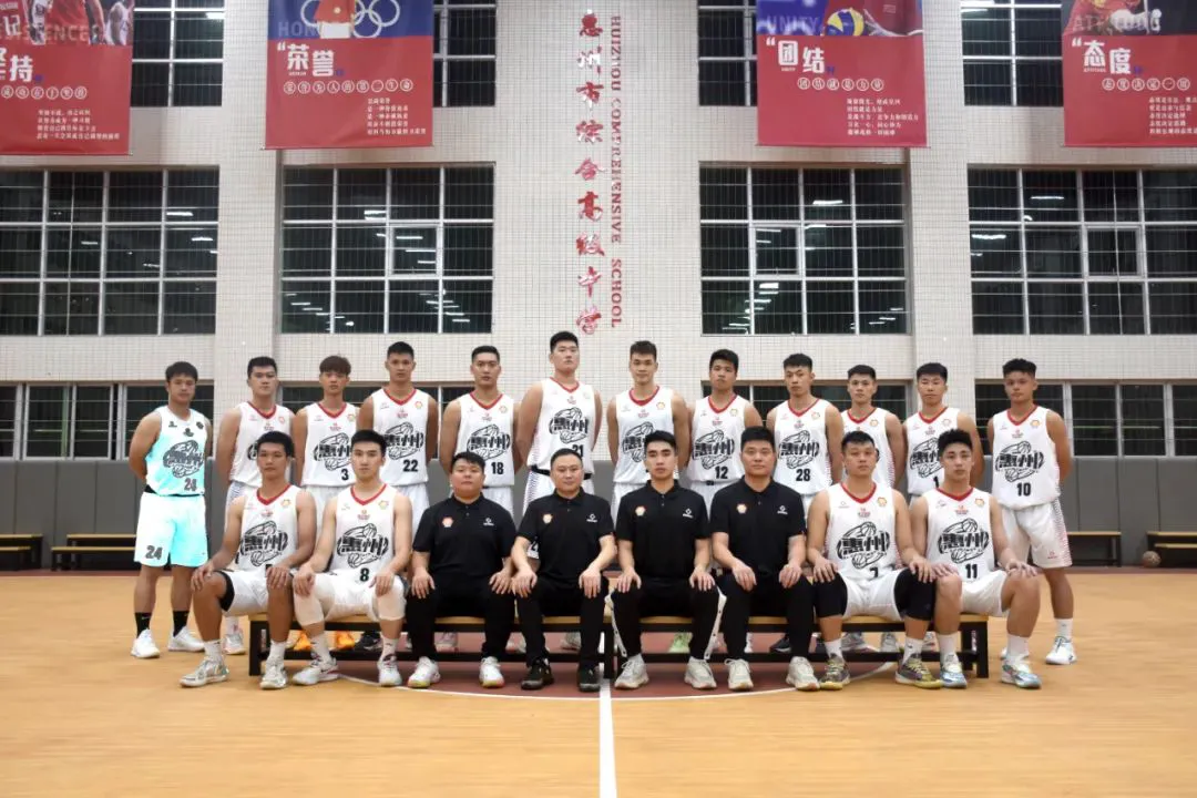篮球教练如何为不同年龄段的球员制定战术训练方案?_0